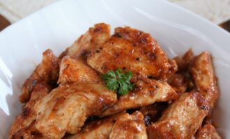Куриное филе в маринаде из кетчупа и горчицы