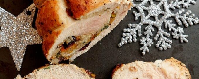 Рулет из индейки с сухофруктами и орехами