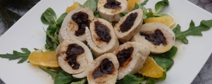 Рулеты из курицы с черносливом