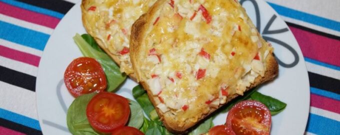 Гренки с крабовыми палочками