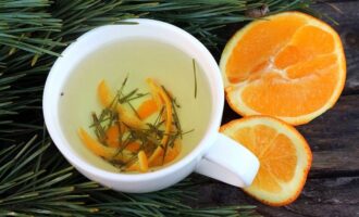 Чай из хвои и апельсина