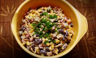 Салат с колбасками