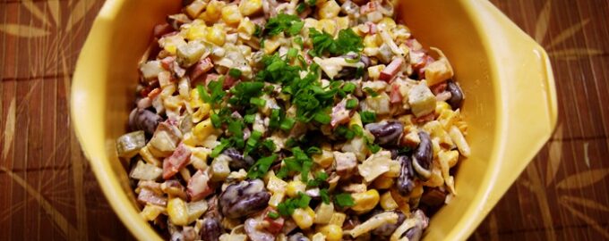 Салат с колбасками