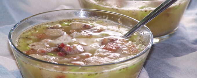 Суп с копченым беконом и сухариками