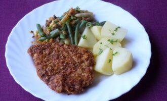 Свиные отбивные в панировке из лука