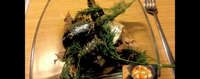Скумбрия в луковой шелухе