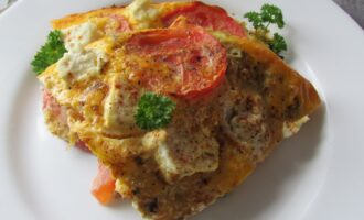 Запеченный омлет со шпинатом и сыром