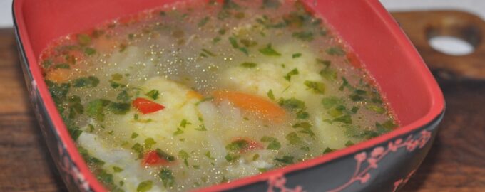 Куриный суп с воздушными клецками