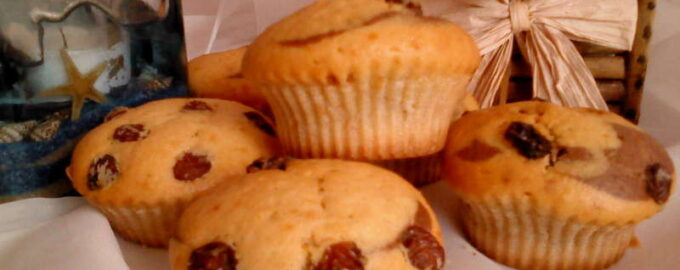 Кексы с изюмом и какао