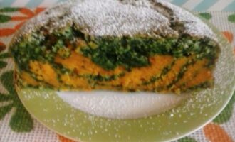 Пирог "Зебра" из шпината и моркови