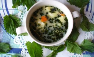 Крапивный суп с картофелем