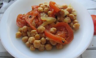 Запеченный нут с овощами