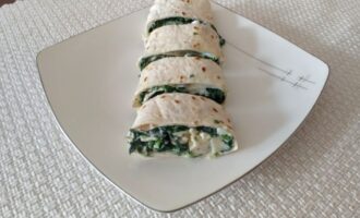 Рулет с сыром и шпинатом