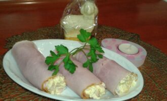 Рулеты из ветчины на завтрак