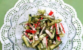 Салат из огурцов и крабовых палочек