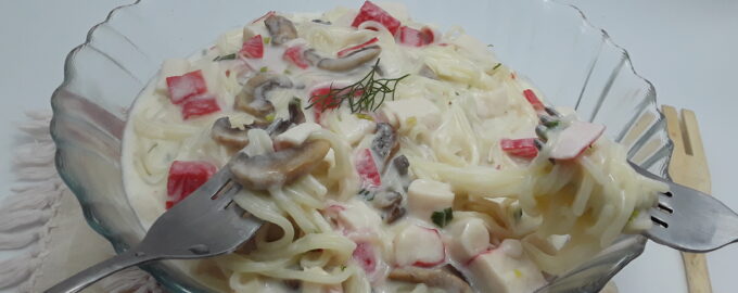 Паста с грибами и крабовыми палочками