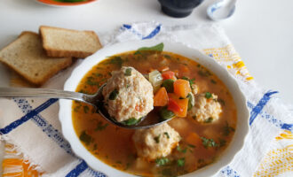 Суп с фрикадельками из куриного фарша