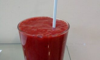 Напиток из замороженной клубники