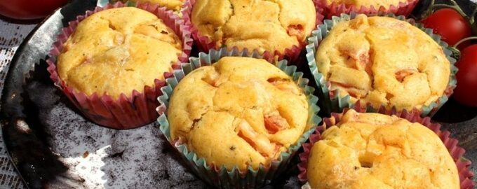 Маффины с помидорами и моцареллой