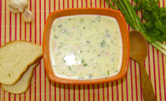 Вкусная окрошка на кефире и минеральной воде
