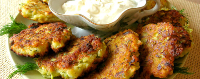 Соленые сырники с кабачком и укропом – вкусный летний завтрак!