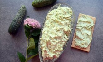 Зеленая творожная паста с огурцом