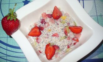 Десерт с чиа и фруктами