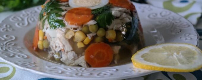 Куриное желе с овощами