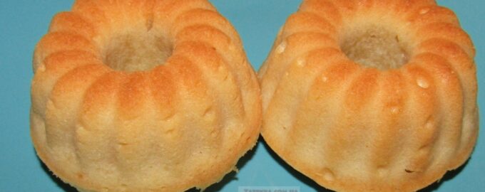Нежные кексы на клубничном йогурте
