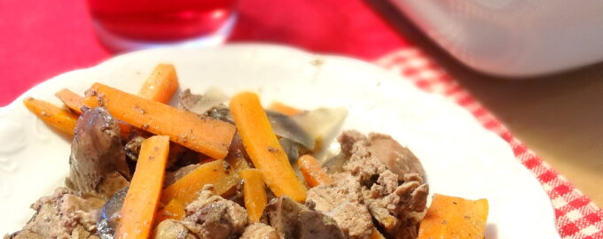 Печень, запеченная с луком и морковью