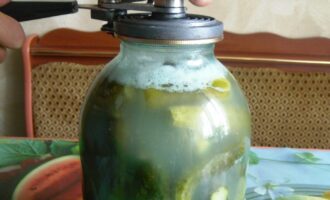 Солёные огурцы в банках на зиму