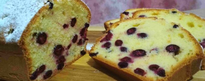 Кекс с черной смородиной