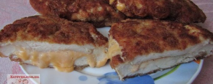 Куриные отбивные с сыром в панировке