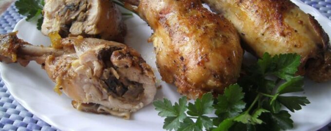 Куриные окорочка, фаршированные грибами
