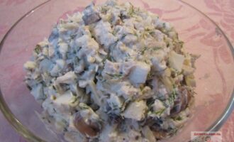 Салат с курицей, грибами и сыром