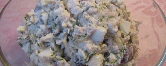 Салат с курицей, грибами и сыром