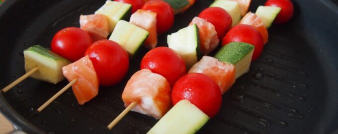 Шашлык из лосося, цукини и помидора