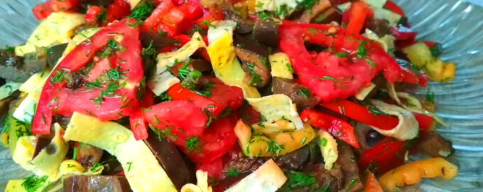 Салат с баклажанами и яичными блинчиками