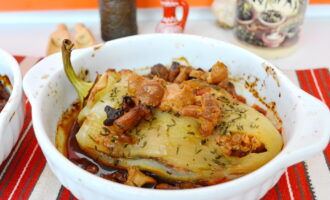 Фаршированные перцы с курицей и лисичками