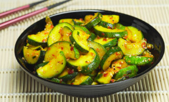Кабачки по-корейски в кунжутном масле
