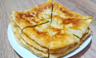 Слоеные плацинды с творогом и зеленью