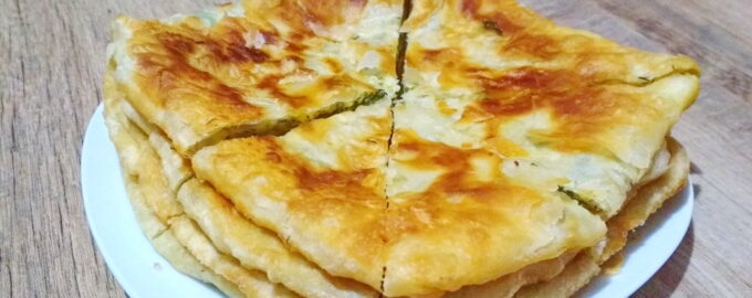 Слоеные плацинды с творогом и зеленью