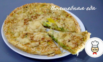 Пицца пирог из кабачков с сыром.