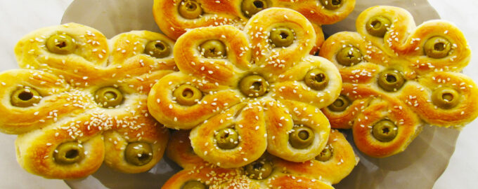 Булочки с оливками в духовке.