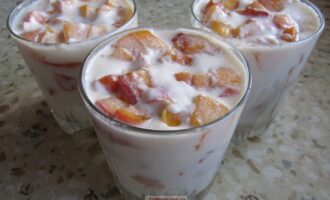 Сливочное желе с фруктами