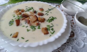 Сырный суп-крем с луком-пореем