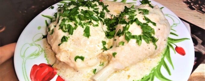 Курица, тушеная в сметане и бульоне