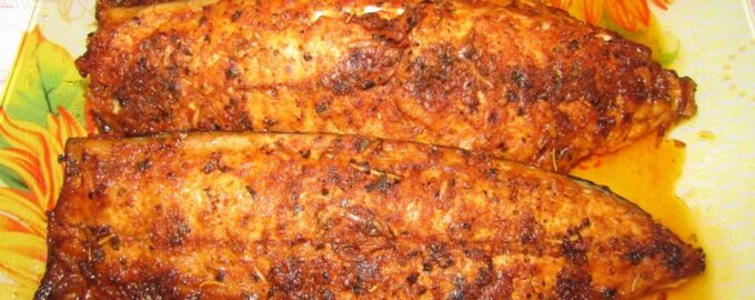 Скумбрия, запечённая с чесноком и паприкой