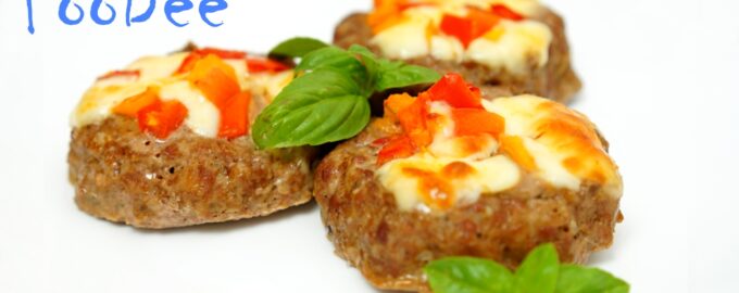 Мясные гнезда с сыром и помидорами