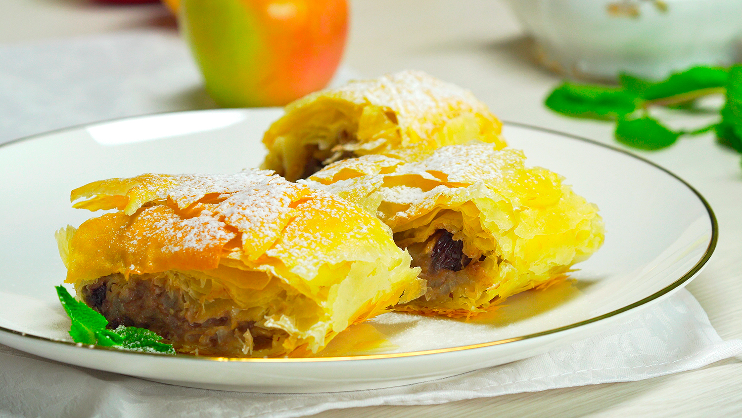 Пирог из теста фило с яблоками
